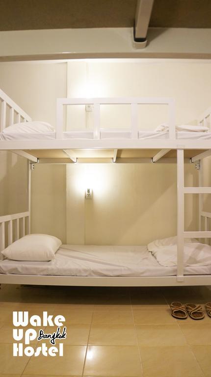 Wake Up Hostel Bangkok Exterior photo