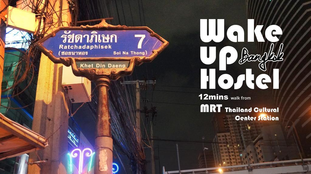 Wake Up Hostel Bangkok Exterior photo