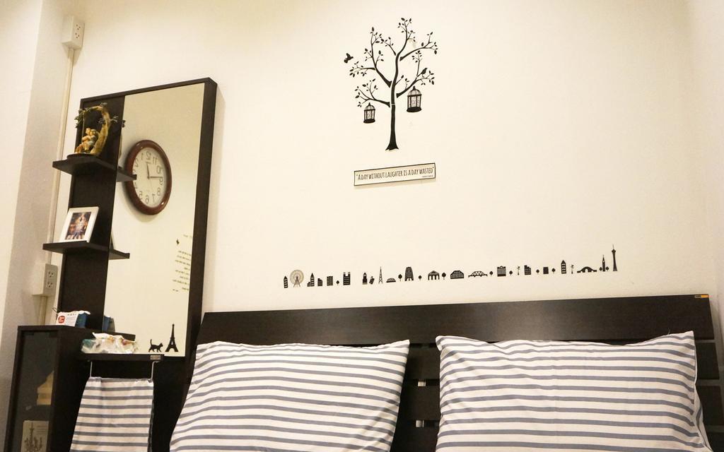 Wake Up Hostel Bangkok Exterior photo