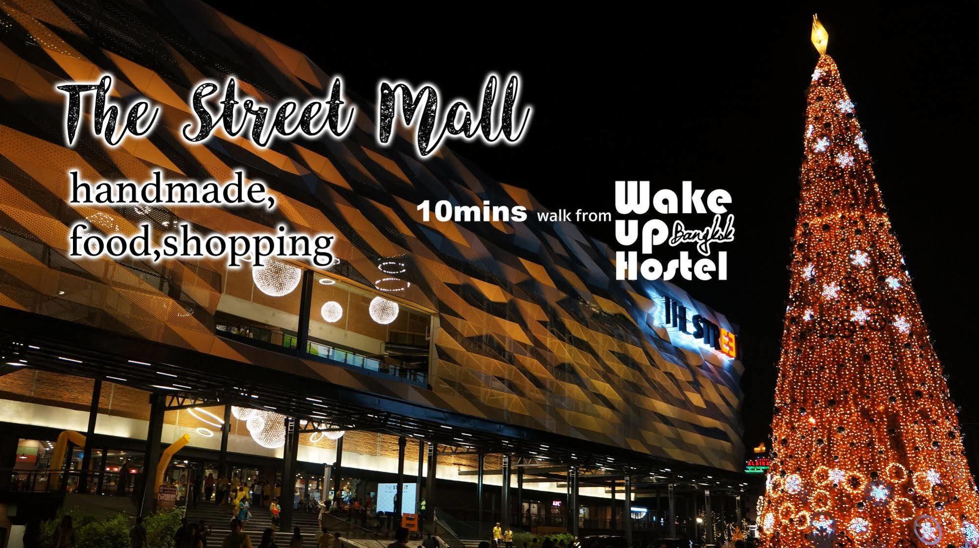 Wake Up Hostel Bangkok Exterior photo