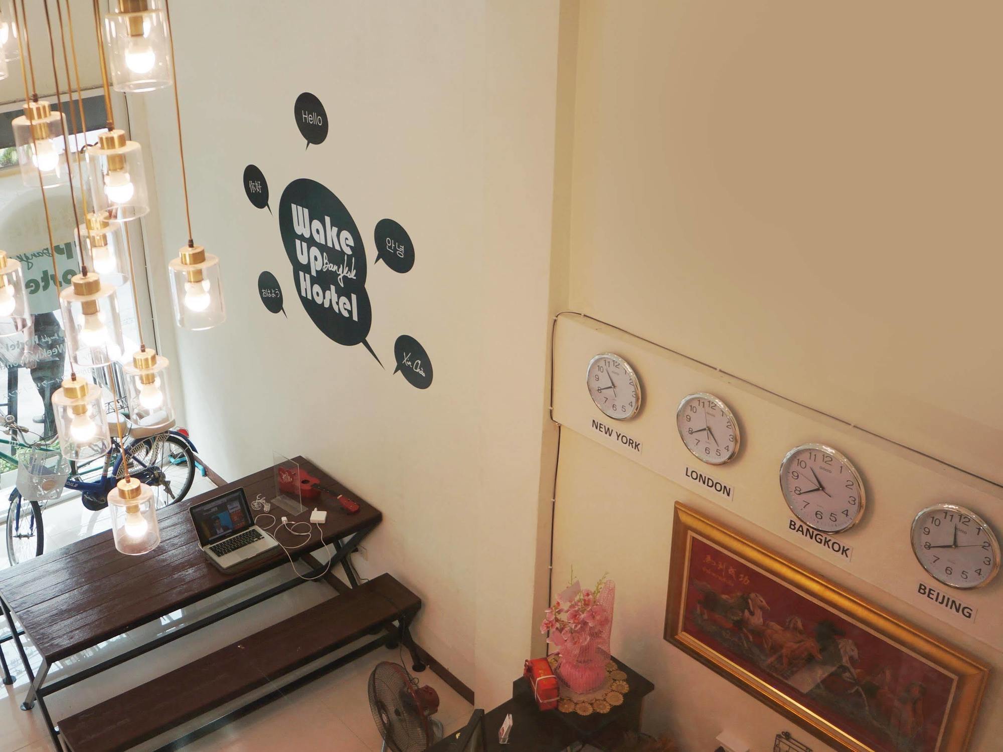 Wake Up Hostel Bangkok Exterior photo
