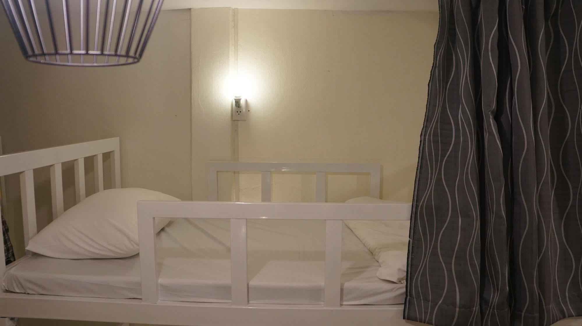 Wake Up Hostel Bangkok Exterior photo