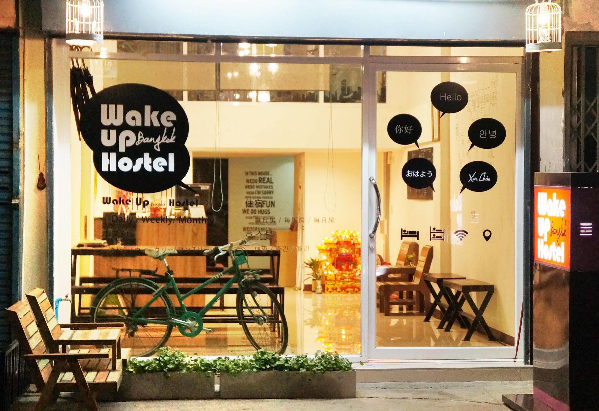 Wake Up Hostel Bangkok Exterior photo