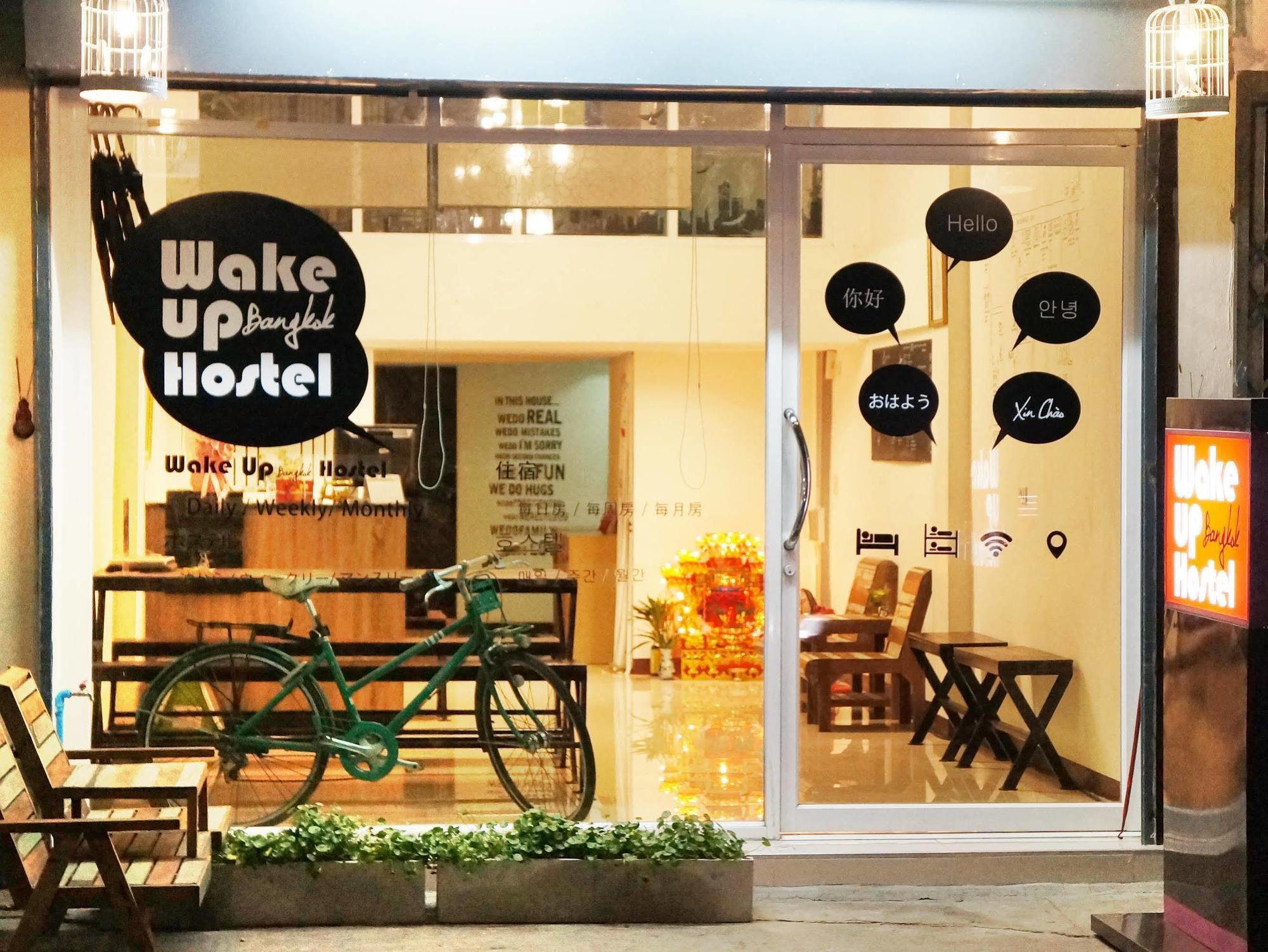 Wake Up Hostel Bangkok Exterior photo