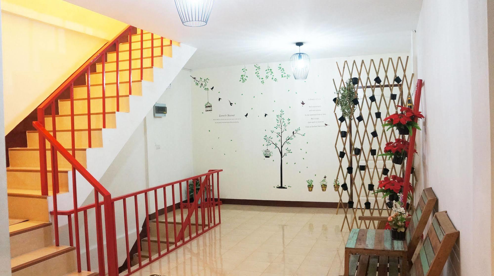 Wake Up Hostel Bangkok Exterior photo