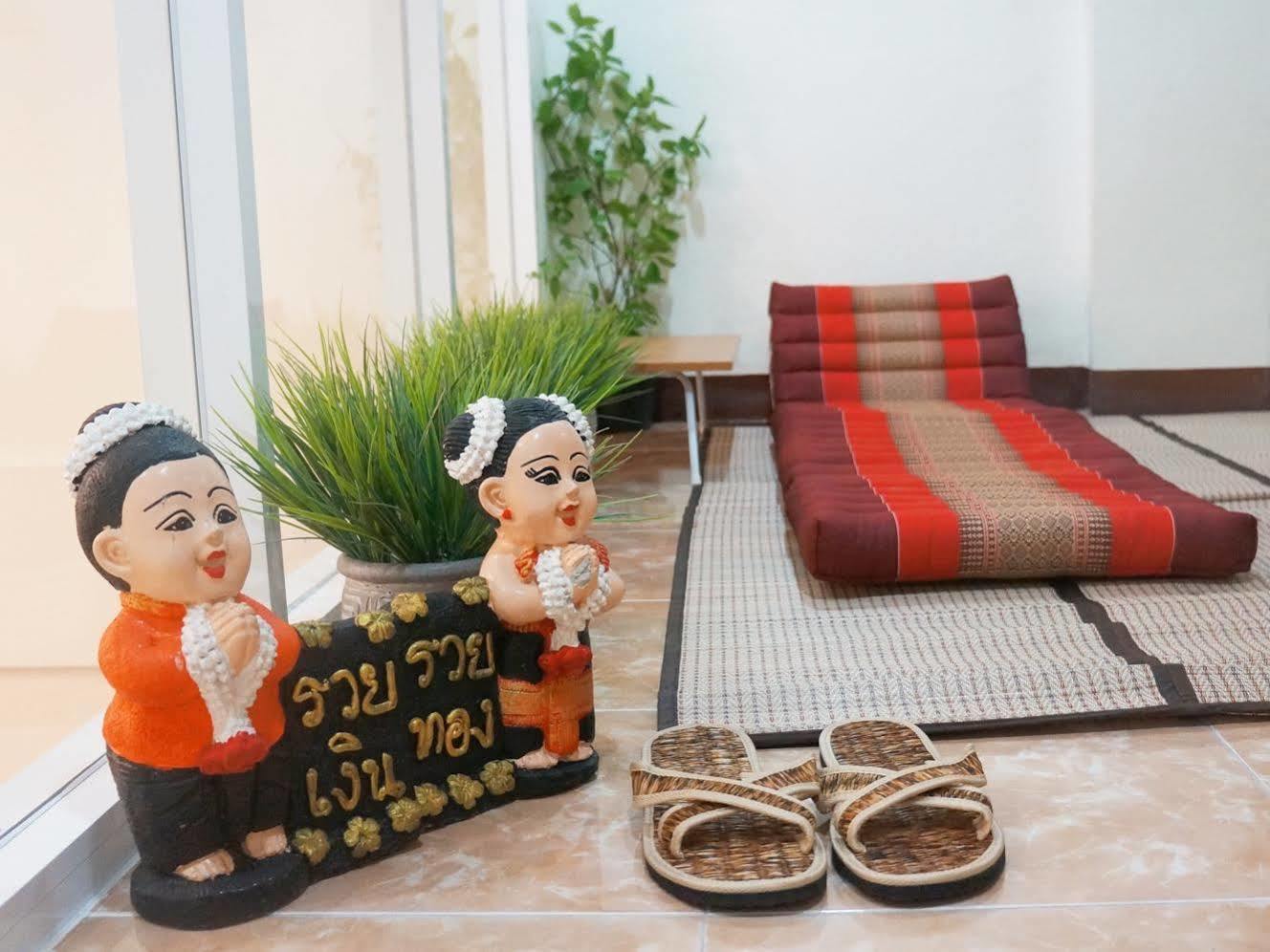 Wake Up Hostel Bangkok Exterior photo